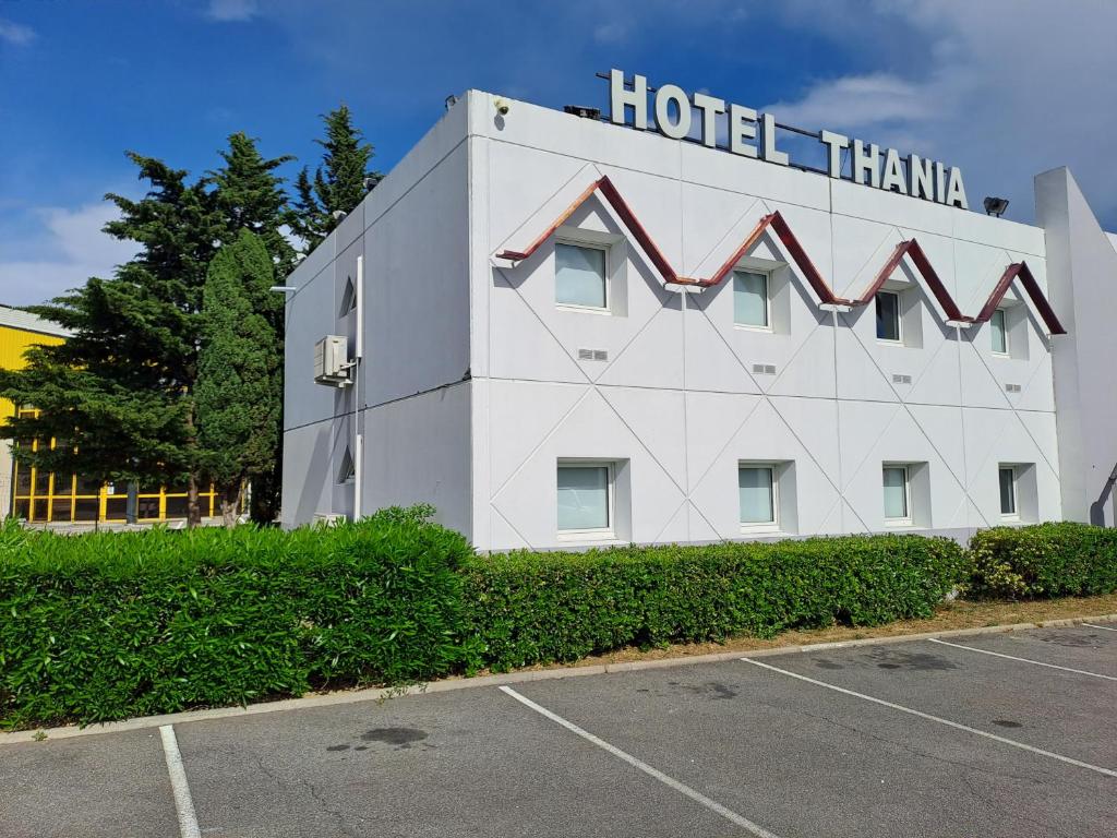Hotel Thania